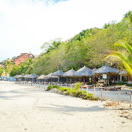 Hotel Catalina Beach Resort Сиуатанехо Экстерьер фото
