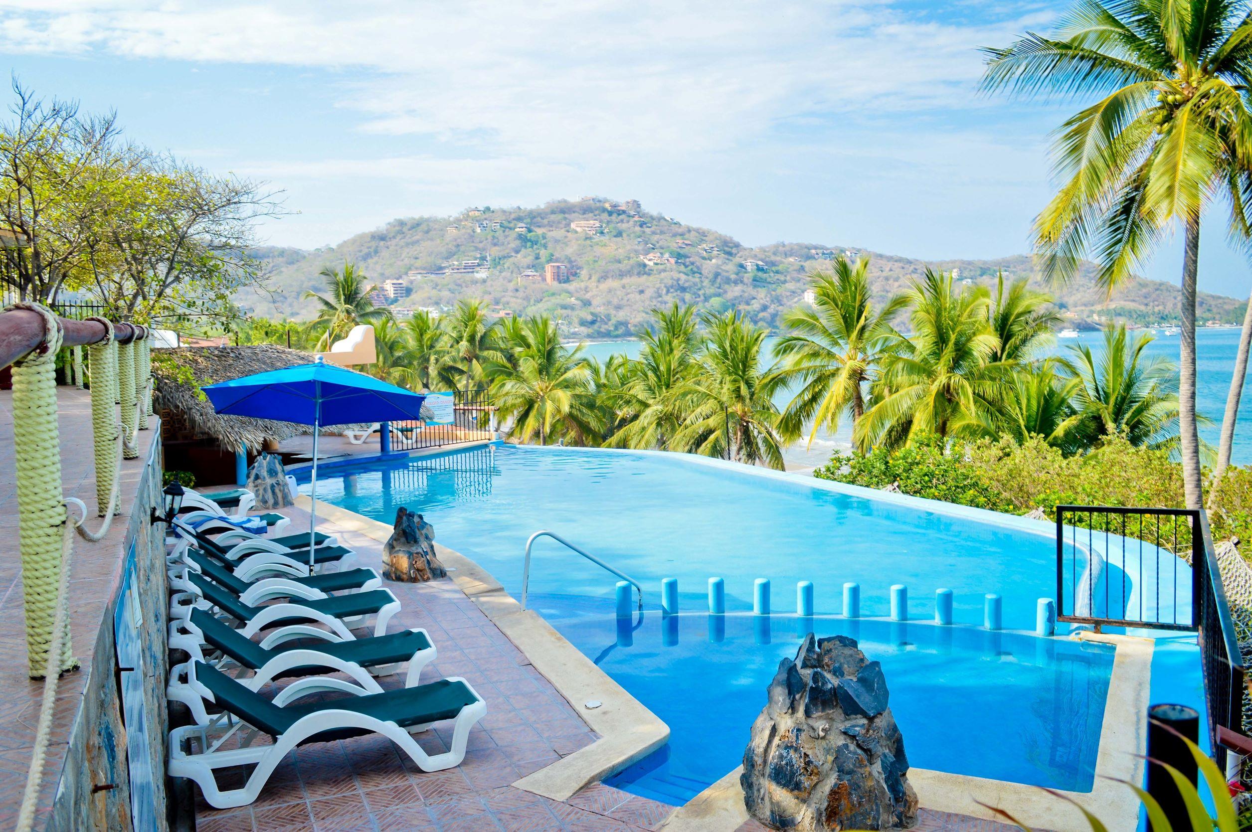 Hotel Catalina Beach Resort Сиуатанехо Экстерьер фото