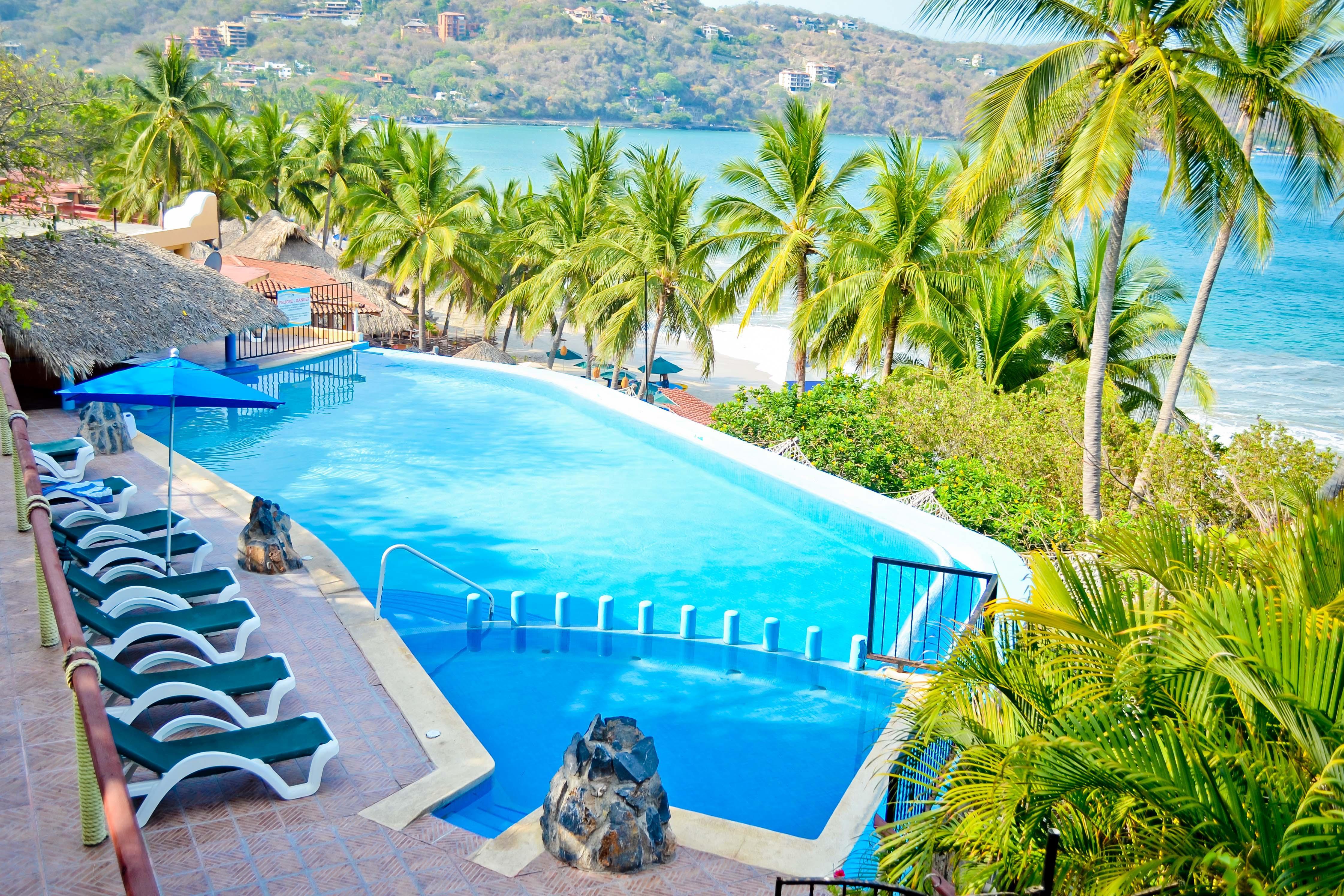 Hotel Catalina Beach Resort Сиуатанехо Экстерьер фото