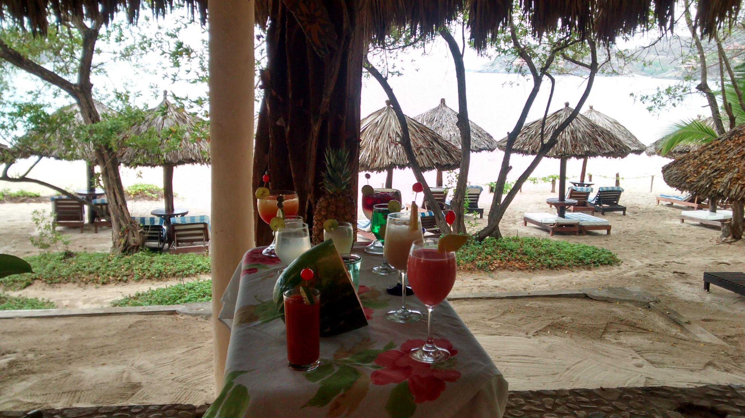 Hotel Catalina Beach Resort Сиуатанехо Экстерьер фото