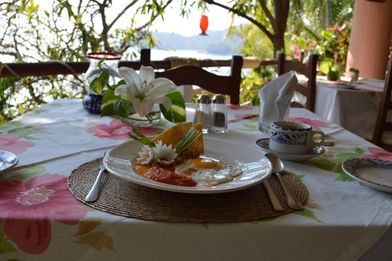 Hotel Catalina Beach Resort Сиуатанехо Экстерьер фото