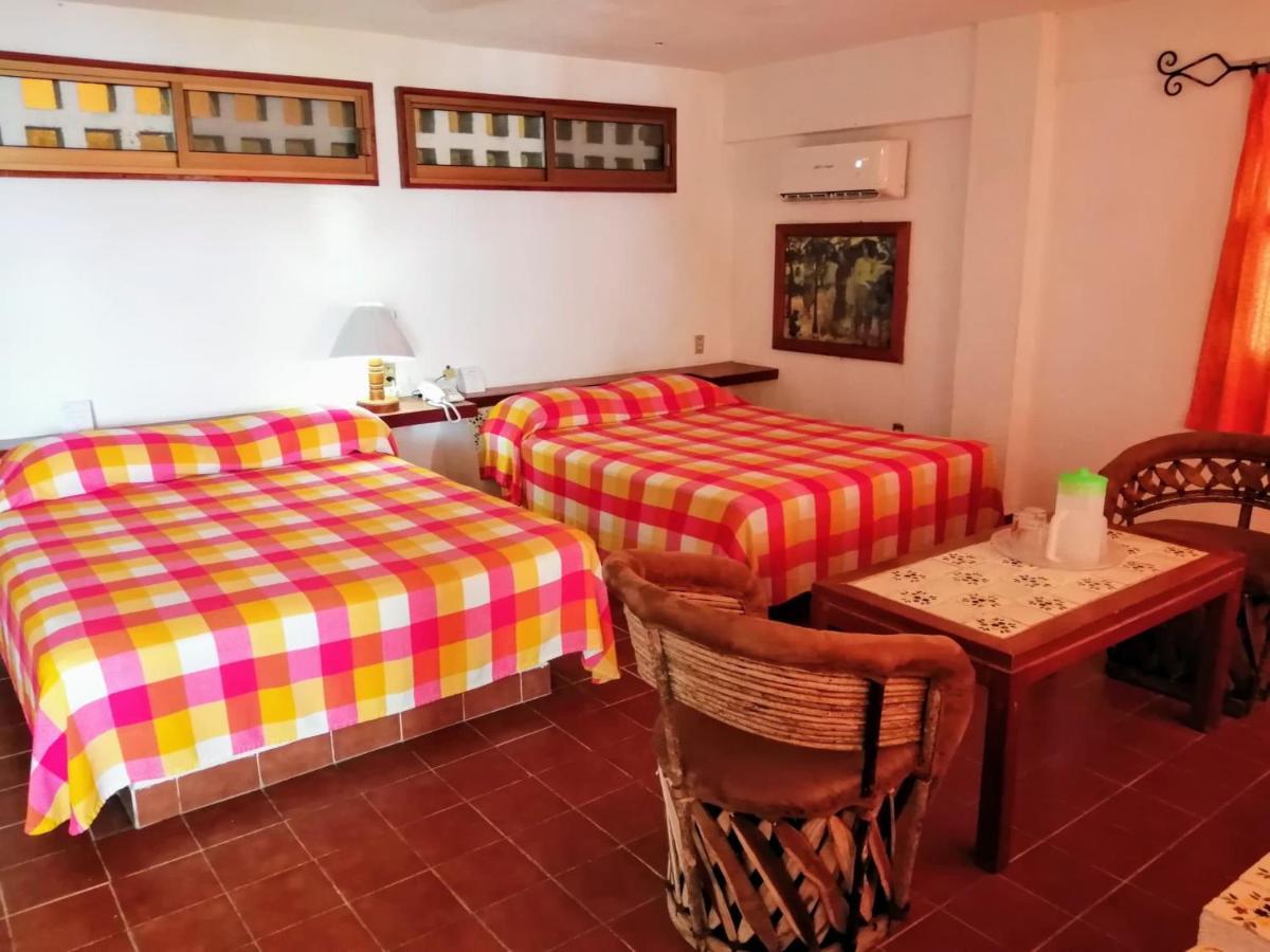 Hotel Catalina Beach Resort Сиуатанехо Экстерьер фото