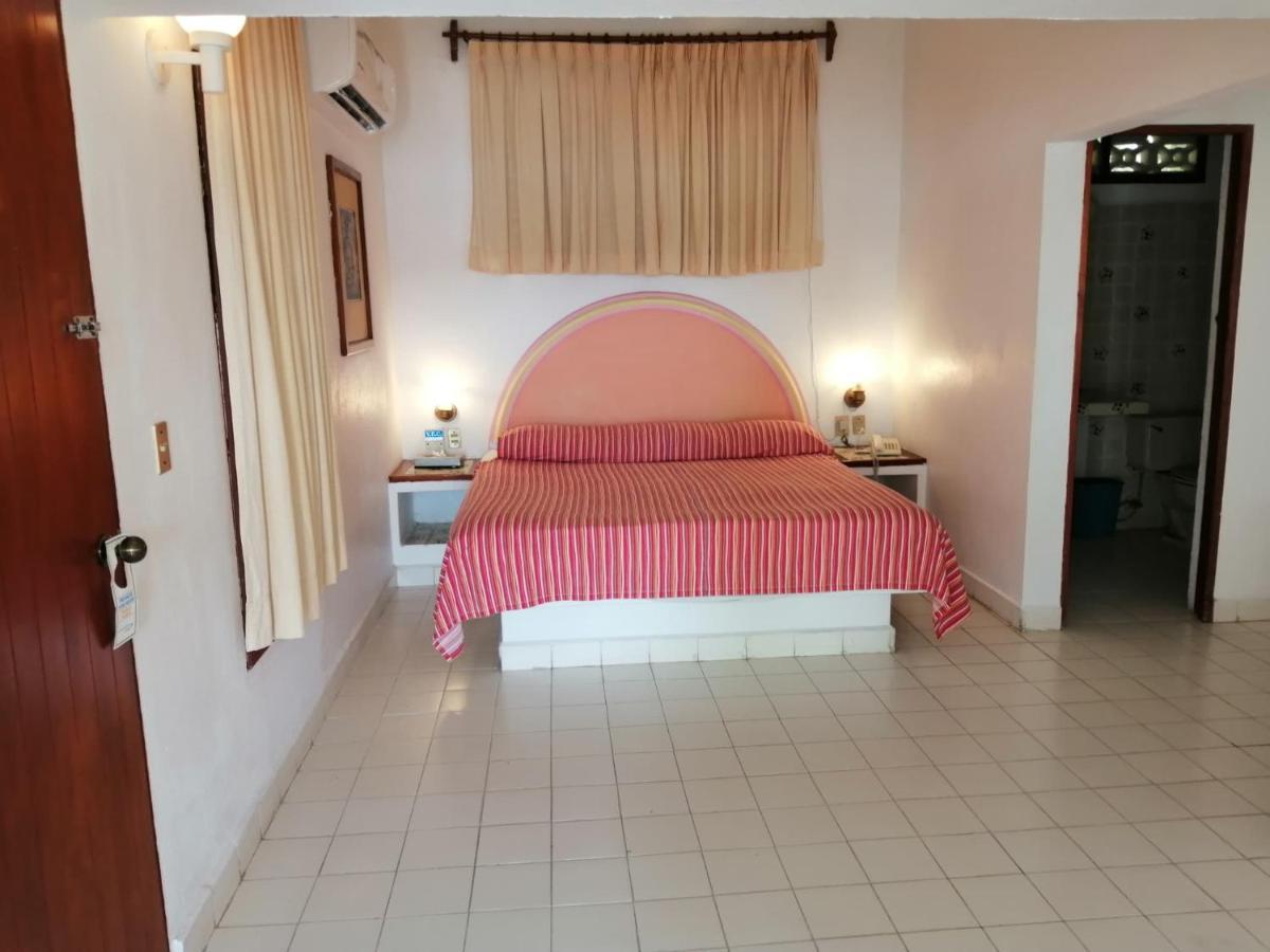 Hotel Catalina Beach Resort Сиуатанехо Экстерьер фото
