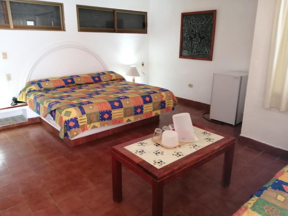 Hotel Catalina Beach Resort Сиуатанехо Экстерьер фото