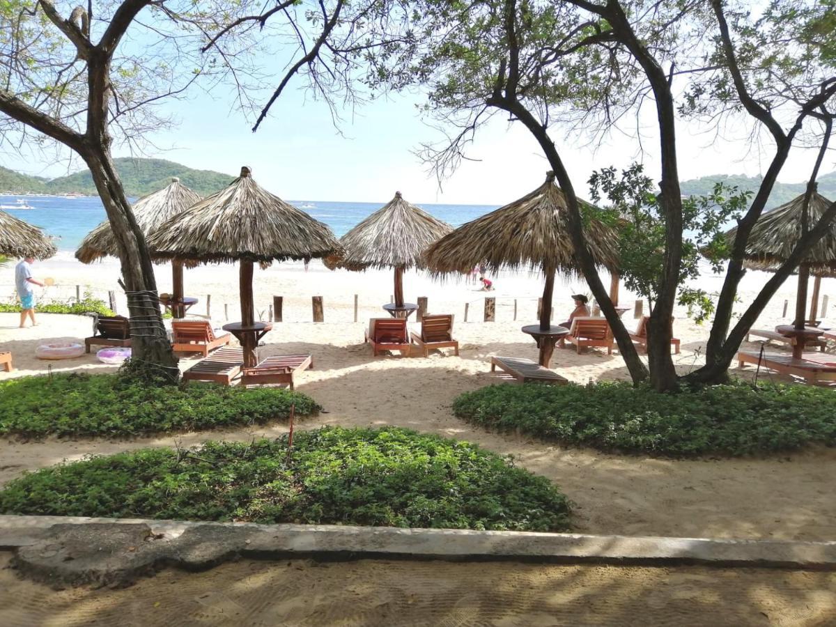 Hotel Catalina Beach Resort Сиуатанехо Экстерьер фото