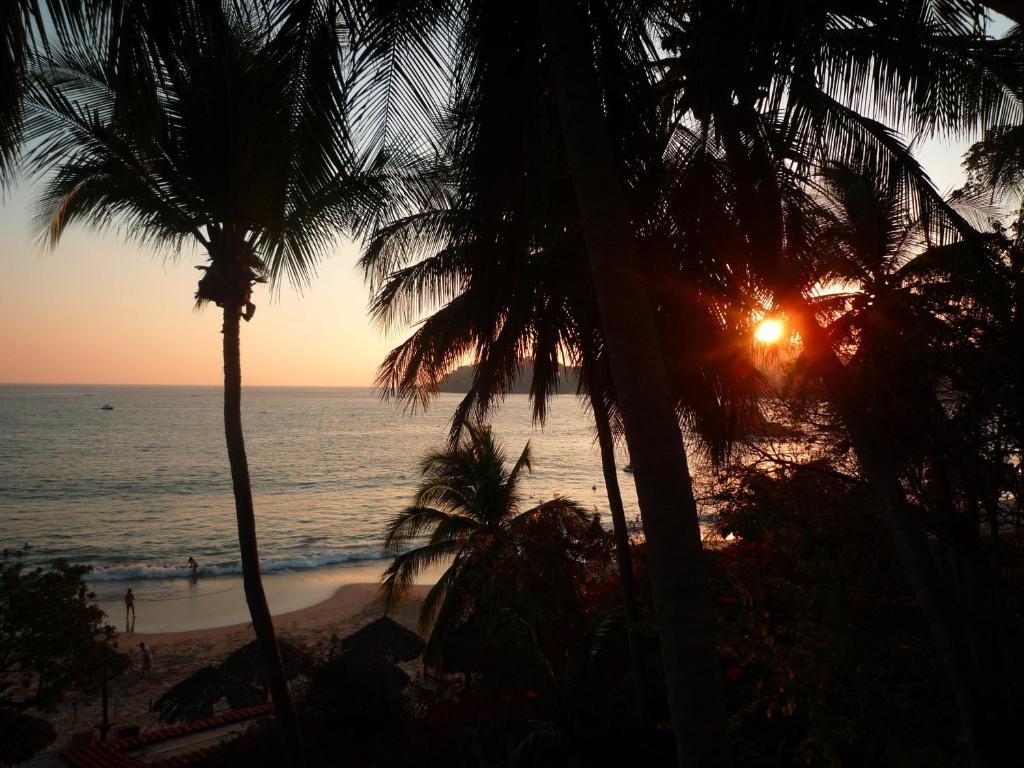Hotel Catalina Beach Resort Сиуатанехо Экстерьер фото